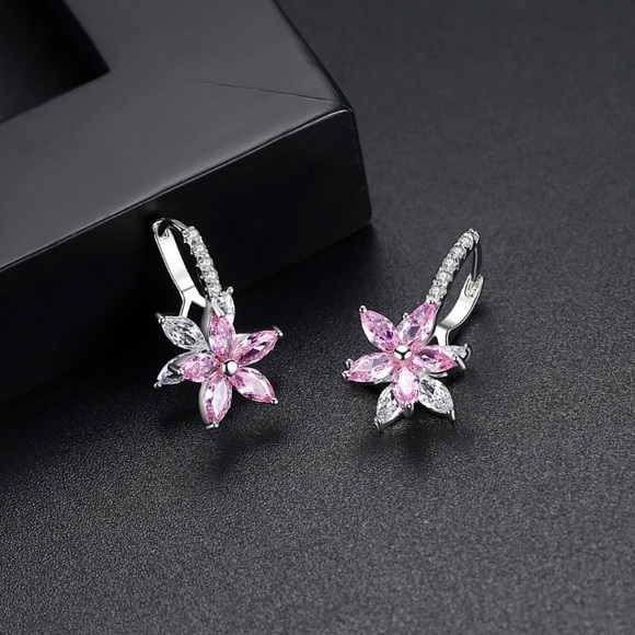 NEW!๐๐BEAUTIFUL๐PINK๐FLOWER CZ DROPS!๐๐ - Picture 5 of 8